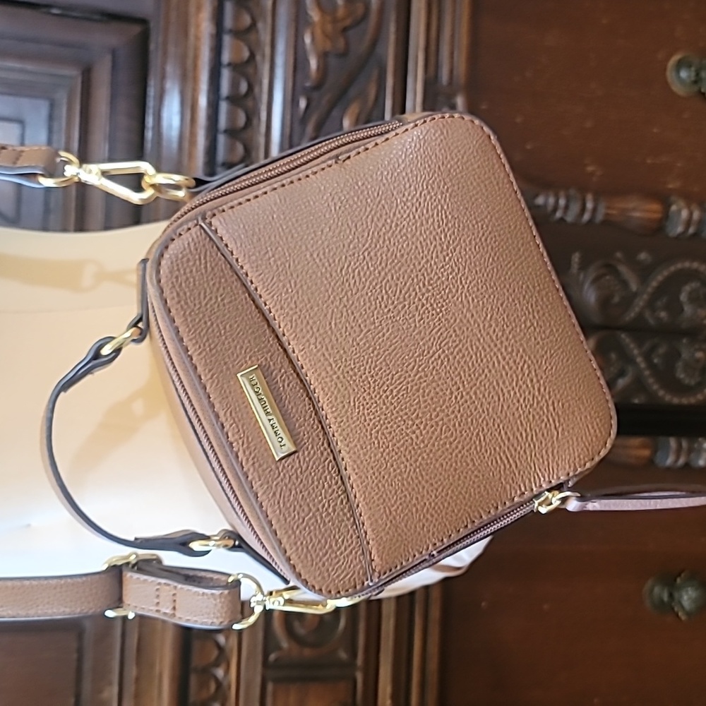 Tommy Hilfiger Shoulder Purse with adjustable Strap